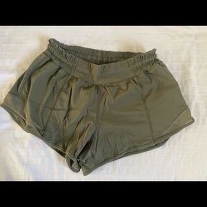 Lululemon Hotty Hot Low-Rise Lined Short 2.5"